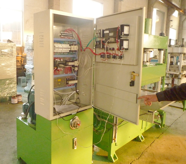 50噸自動推拉款四柱液壓機