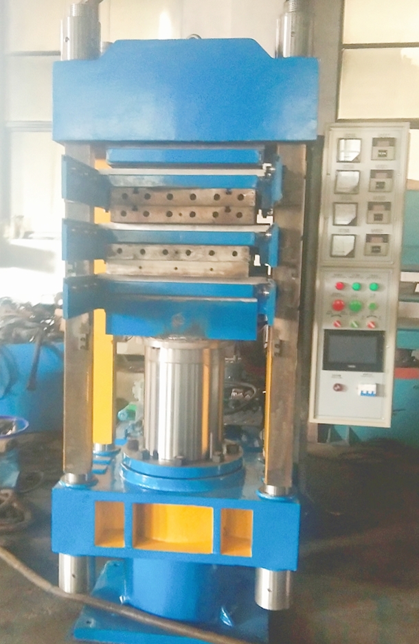 150噸四柱式3層平板硫化機-自動推拉款