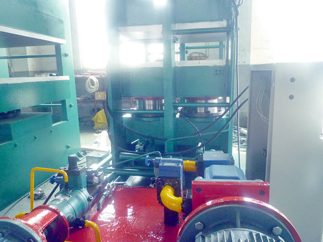 750噸平板硫化機-框架式多缸硫化機